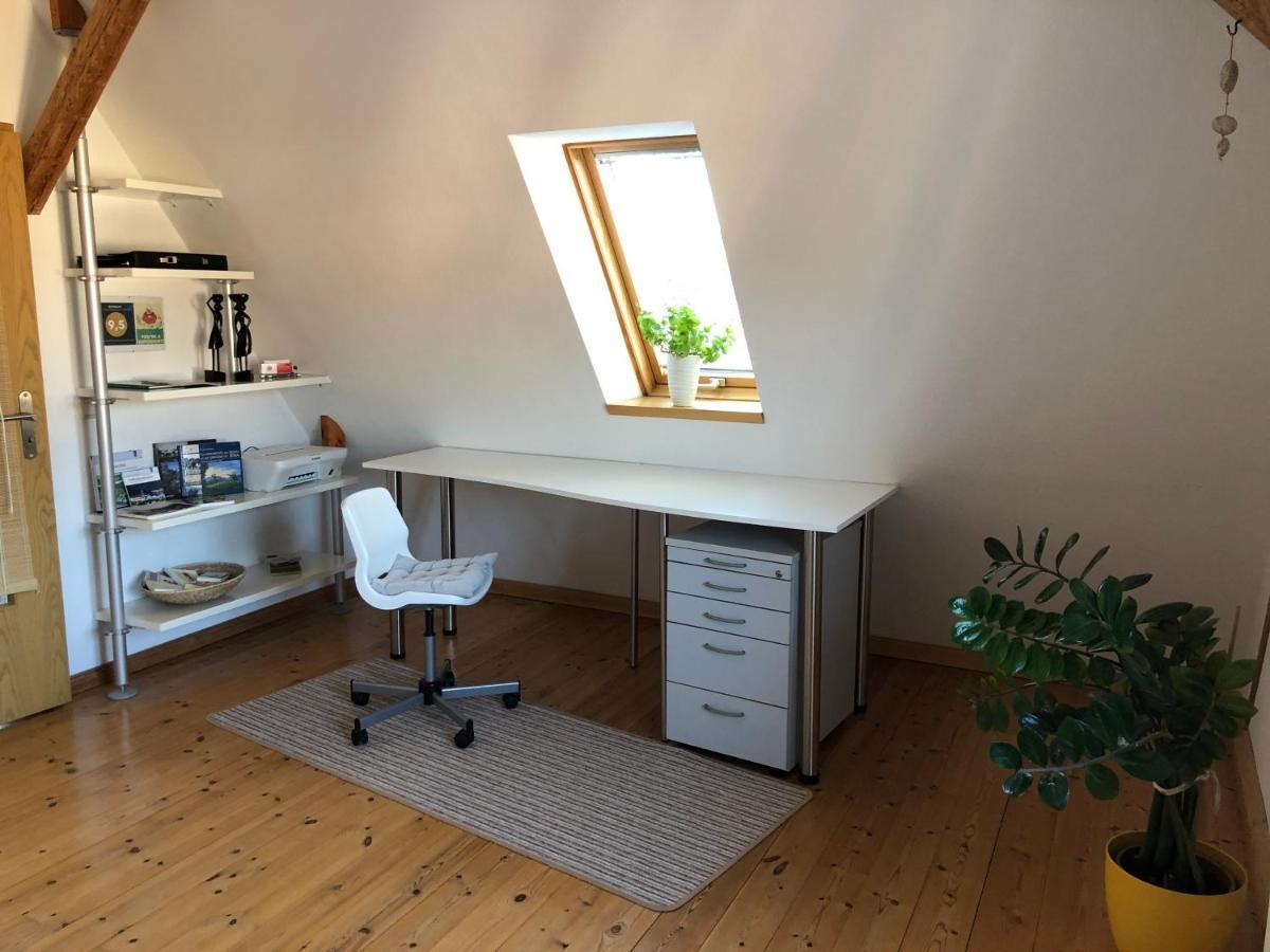 Attraktives 2-Zimmer-Apartment Mit Ausblick Jena Bagian luar foto